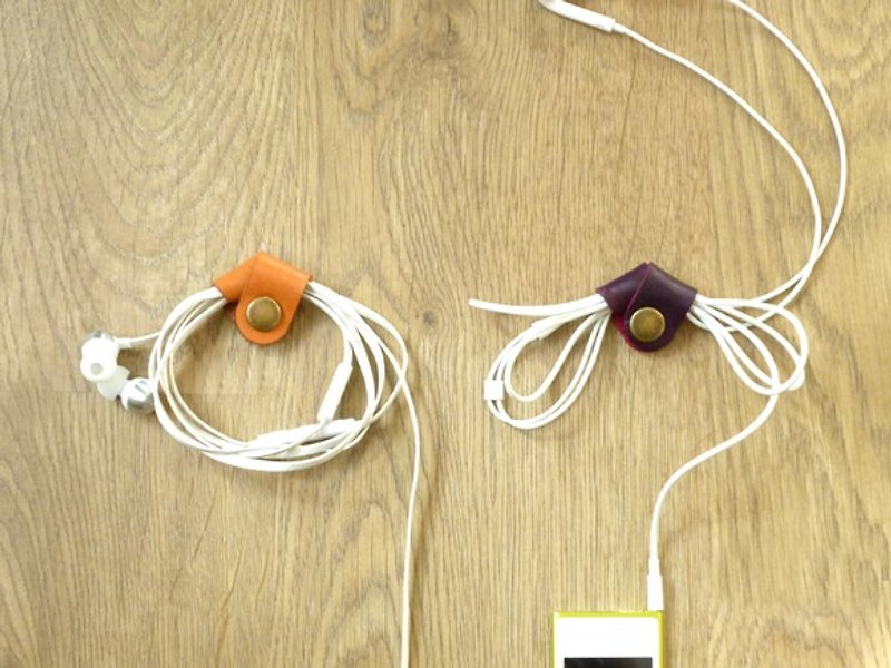 Headset line containing x EarPhone handmade leather buckle (2 in combination) - หูฟัง - หนังแท้ 
