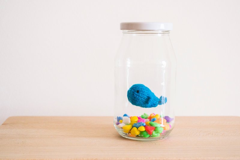 Mini Whale knitted amigurumi home decor ornament - 擺飾/家飾品 - 其他材質 藍色