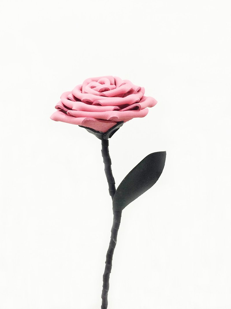 Baby Pink粉紅皮革玫瑰【花】 - 擺飾/家飾品 - 真皮 粉紅色