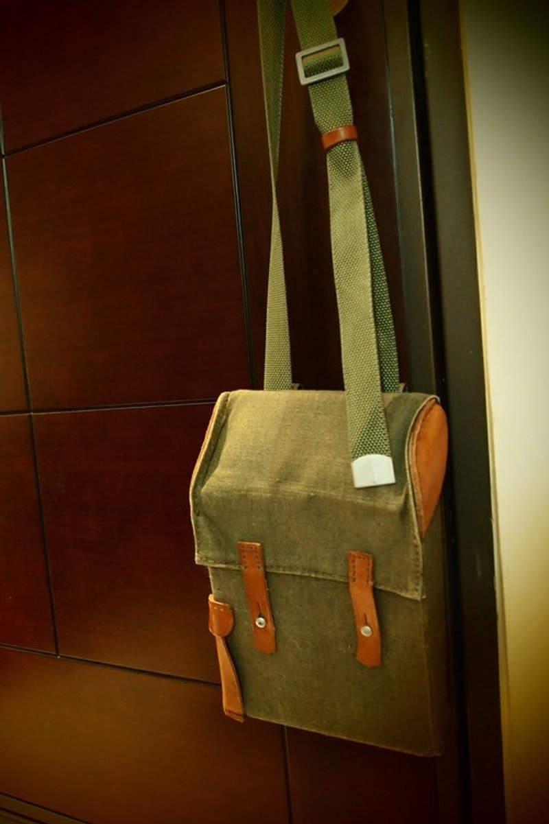 1984 MILITARY bag 美軍古董肩背包 - กระเป๋าแมสเซนเจอร์ - วัสดุอื่นๆ สีเขียว