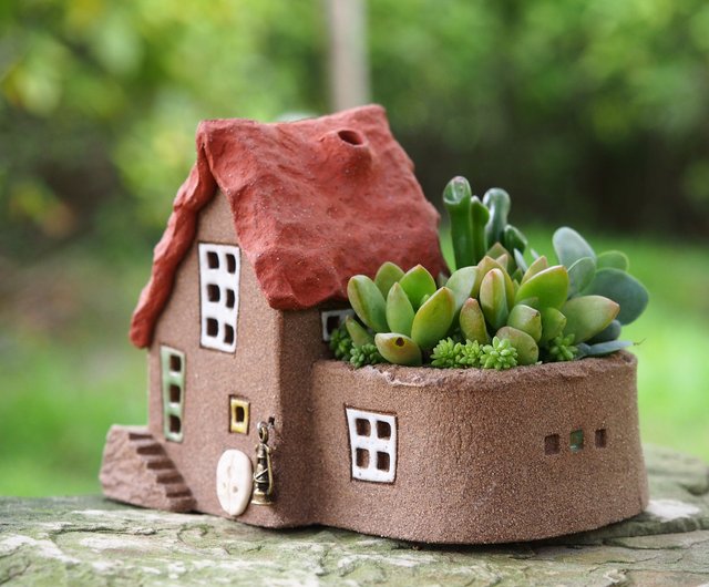 ceramic SMALL RED HOUSE WITH LIGHT