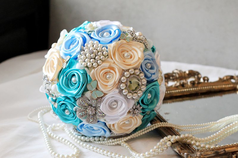 珠寶捧花【玫瑰珠寶系列】珍珠玫瑰 / 可訂製色系 - 其他 - 其他材質 藍色