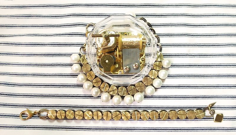 愛のマークリベット真珠のブレスレット（バレンタインモデルの女性）手作りのヴィンテージ真鍮ラウンドディ「と同情」 - ブレスレット - 金属 ホワイト