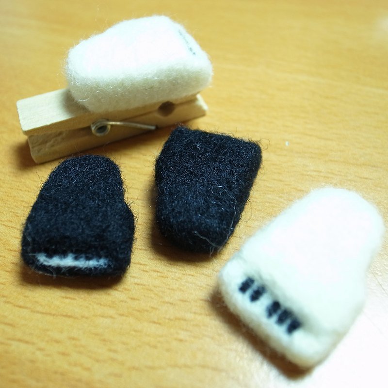 (On Hand) sheep blankets Music Series - Piano wooden clip (black + white as a group) - อื่นๆ - ขนแกะ สีดำ