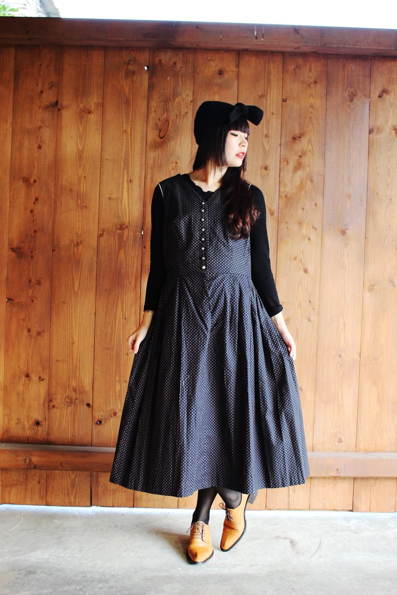 F842 (Vintage) small black floral textured cotton vest dress (traditional Austrian Dirndl) - ชุดเดรส - วัสดุอื่นๆ สีดำ