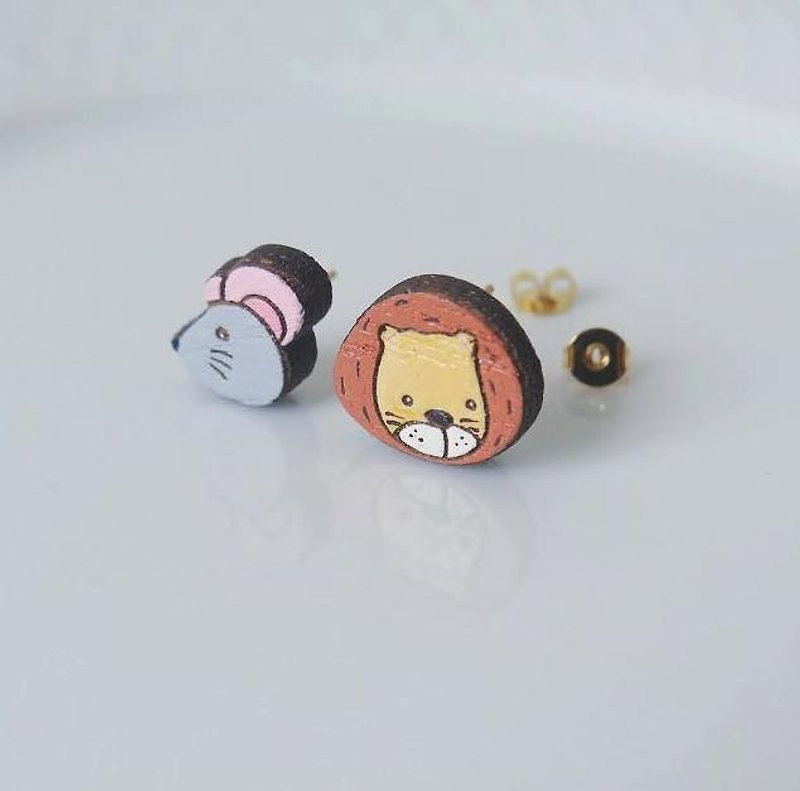 Wooden earring lion and mouse - ต่างหู - ไม้ สีเหลือง
