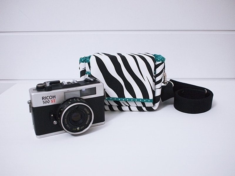 hairmo. Zebra dorsal section front pocket camera bag - blue and green dots (class monocular / DC) - Camera Bags & Camera Cases - Other Materials Black