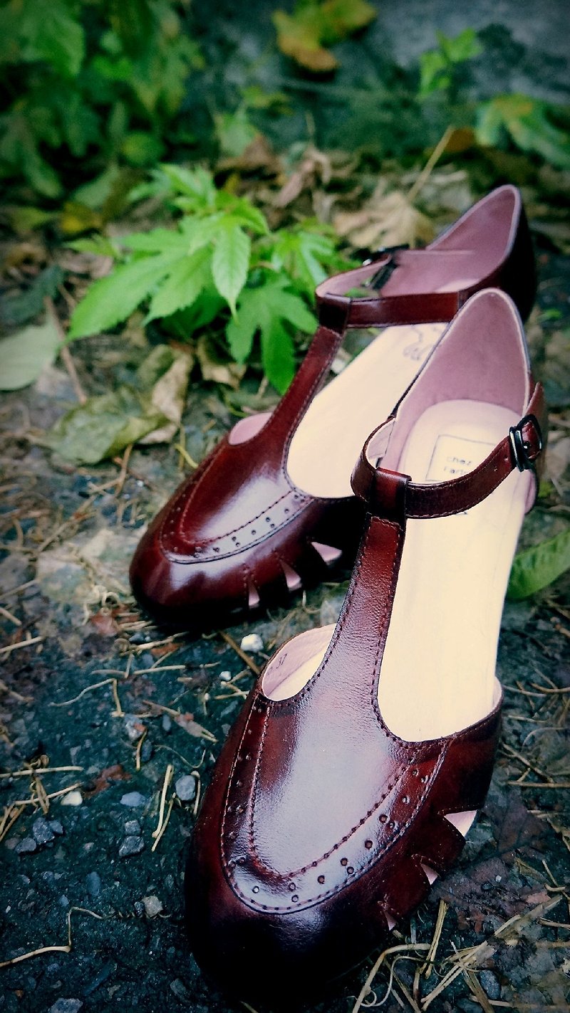 草叢裡隱形的三角地帶。T帶坡跟涼鞋 (棗紅色) - Women's Casual Shoes - Genuine Leather Red