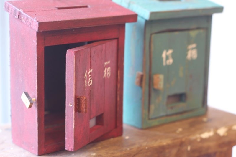 古い赤いボックス◘ミラー/貯金箱 - 貯金箱 - 木製 レッド