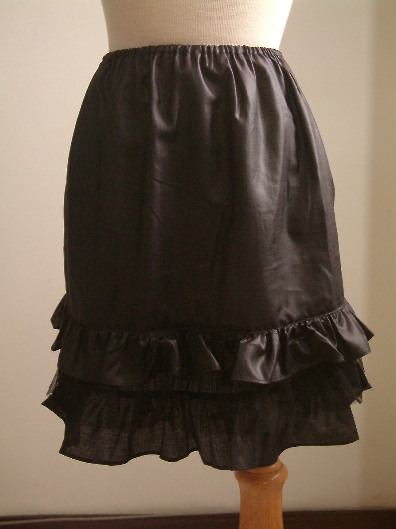 黒スカートのケーキ - スカート - その他の素材 ブラック