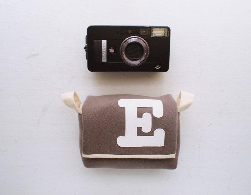 hairmo。專屬字母簡約活動扣帶相機包拉鍊款-棕灰(lomo/camera) - Camera Bags & Camera Cases - Cotton & Hemp Brown