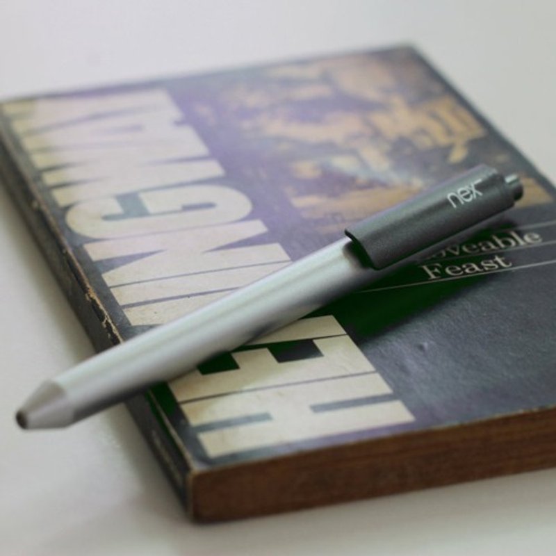 PREMECスイスペンNEX特別なセクションのプラスチック製のペン本体黒銀のペンは、単一に補充します - 油性・ゲルインクボールペン - プラスチック シルバー