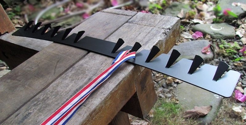 設計款鐵製掛鉤、獎牌架、排勾、掛勾，可直接使用3M黏貼不需鑽孔 - 裝飾/擺設  - 其他金屬 黑色