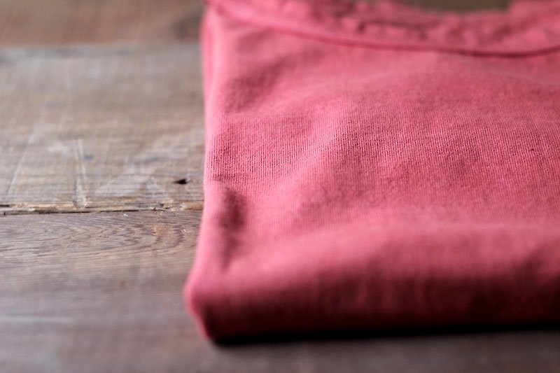 植物染T恤 ░ 茜草紅 S - 女 T 恤 - 棉．麻 紅色