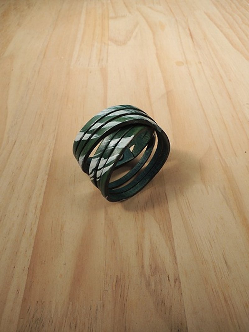 Handmade real leather bracelet paint brush series-lime green mix white - สร้อยข้อมือ - หนังแท้ สีม่วง