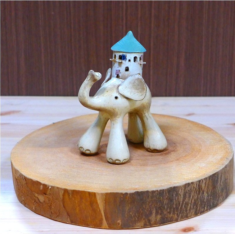 Feifei elephant flying ornaments - Pottery & Ceramics - Pottery White