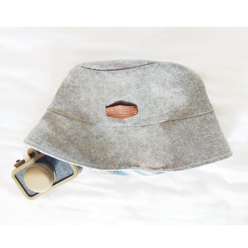 針織灰真皮皮標漁夫帽 / 雙面戴：杉葉原創設計 - 帽子 - 其他材質 