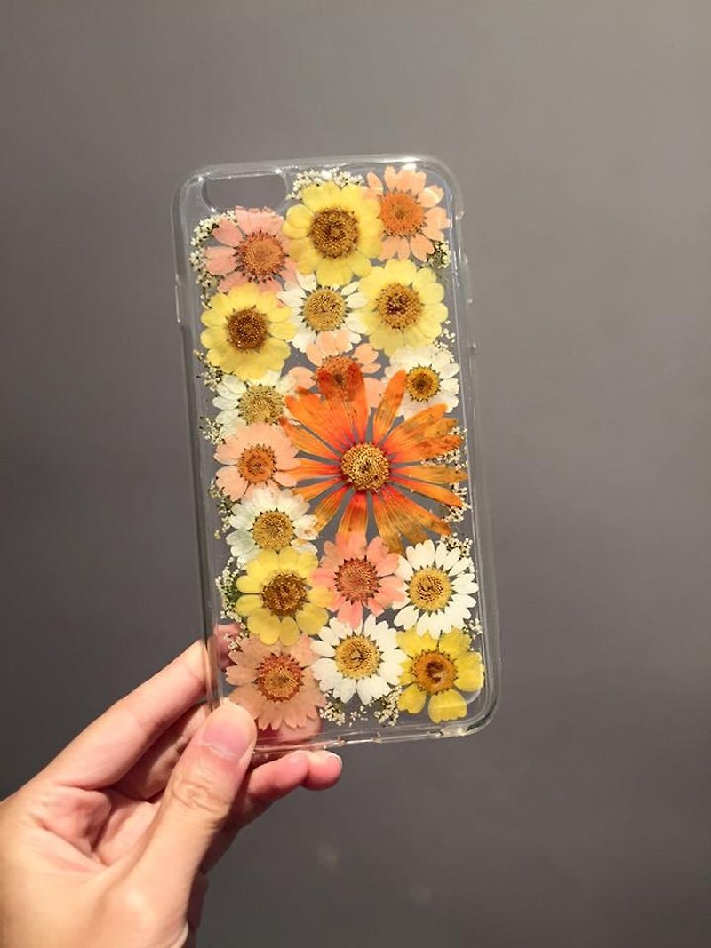 Oone_n_Only Handmade pressed flower phone case multicolor - อื่นๆ - พลาสติก 