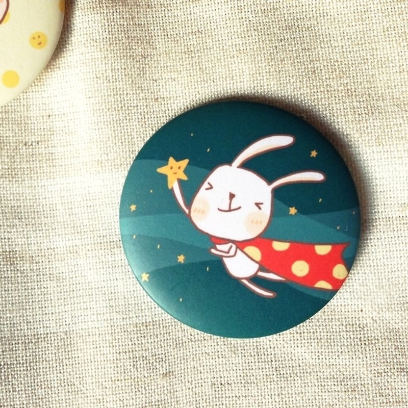 [Print Countdown] small planet badge │ Bunny Superman [Christmas] [Christmas] - เข็มกลัด/พิน - วัสดุกันนำ้ สีน้ำเงิน