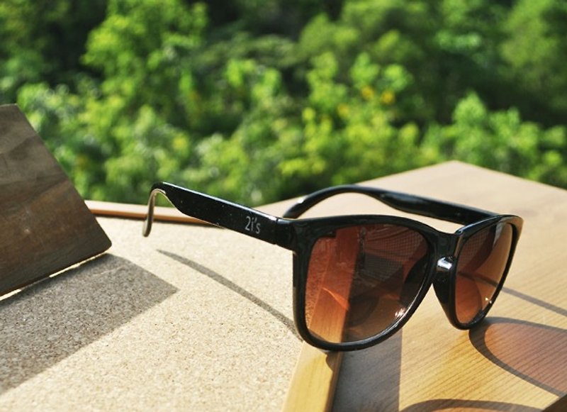 2is Duff Sunglasses│Black Frame│Coffee Lens│ UV400 protection - Sunglasses - Plastic Brown