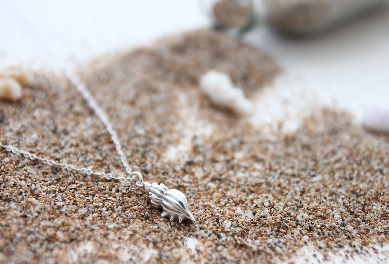 //haus// Conch necklace handmade silver - Necklaces - Silver Gray