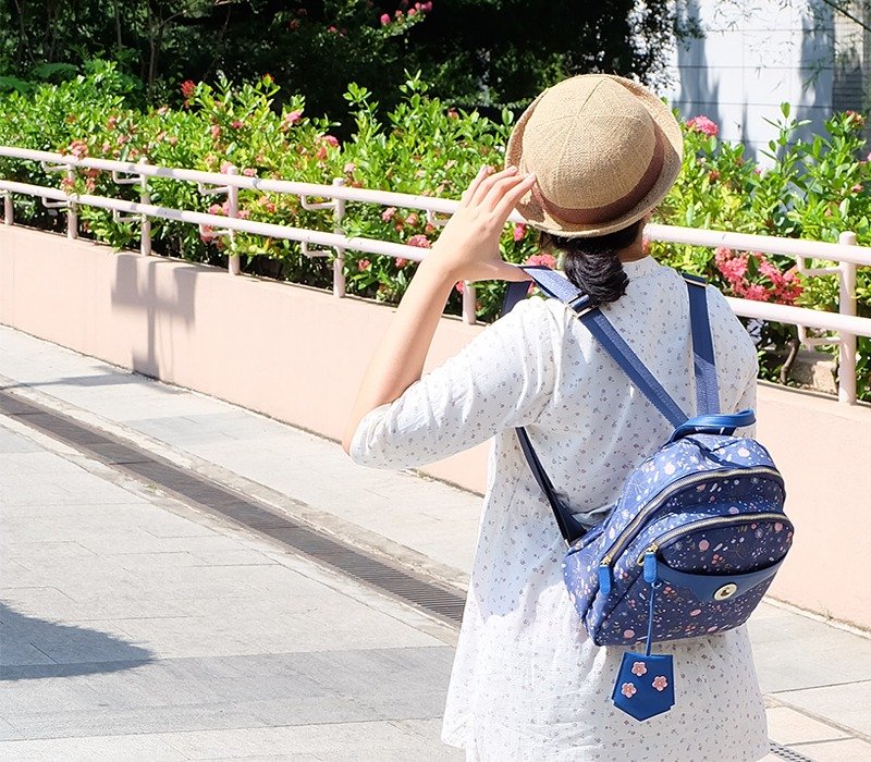 Flower Garden Backpack - 背包/後背包/書包 - 其他材質 藍色