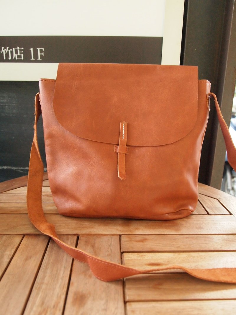 原皮革柔軟高質感肩背包 - Messenger Bags & Sling Bags - Genuine Leather Brown