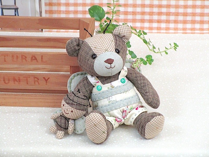Bee bear and bee - Stuffed Dolls & Figurines - Cotton & Hemp Brown