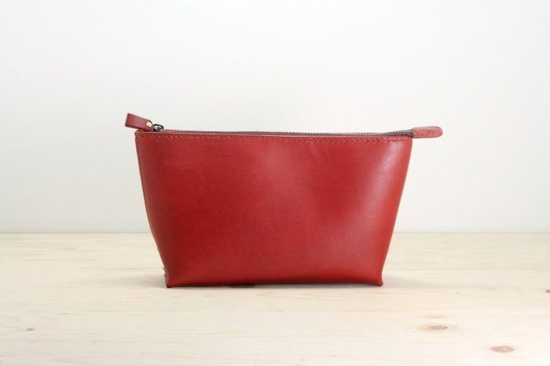 【LION's】手工皮革 皮件-- 復古簡約款 真皮化妝包/收納包 (暗紅色) - Other - Genuine Leather Red