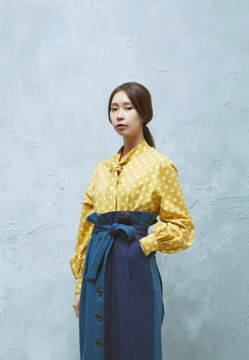黃點領帶襯衫blouse - 女襯衫 - 其他材質 黃色