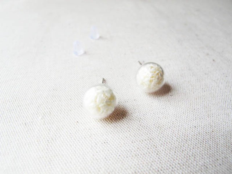 * Rosy Garden * snow Baigao Liang dried milk glass ball earrings - ต่างหู - แก้ว ขาว