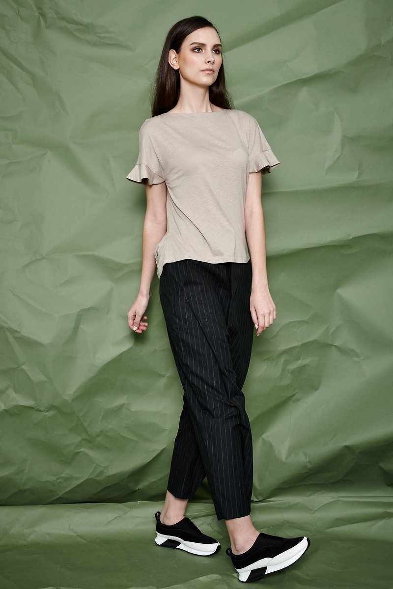 Khaki short-sleeved knit top with flexible back - เสื้อยืดผู้หญิง - ผ้าฝ้าย/ผ้าลินิน สีกากี