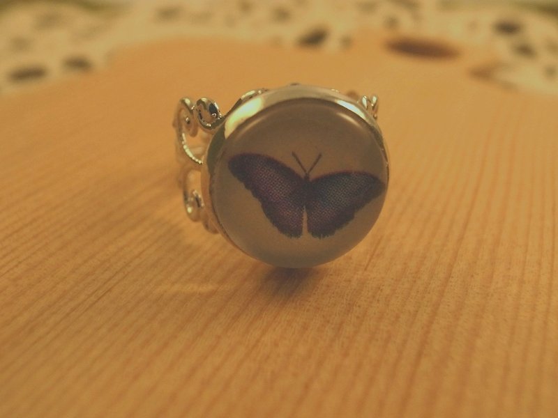 《花園系列》紫蝴蝶戒指(白底) - 戒指 - 其他金屬 