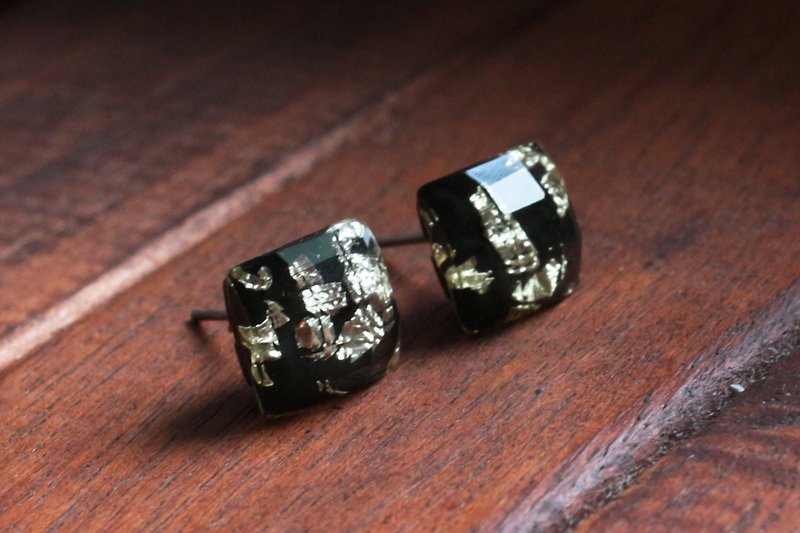 Old Style Ambiguous | Irregular Silver Earrings - Earrings & Clip-ons - Acrylic Black