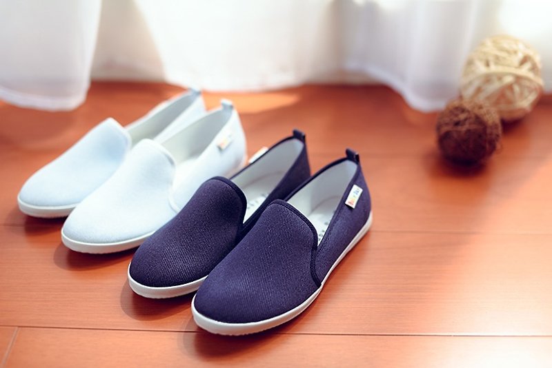 "Baby Day" comfortable and simple casual shoes "Women" light blue children's shoes parent-child shoes - รองเท้าลำลองผู้หญิง - วัสดุอื่นๆ สีน้ำเงิน