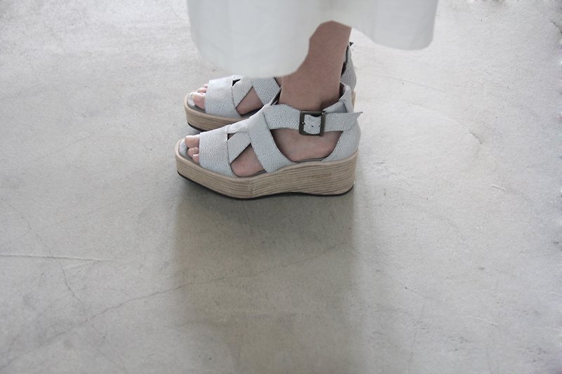 ZOODY / landing thick bottom / handmade shoes / thick strap sandals / white - Sandals - Genuine Leather White