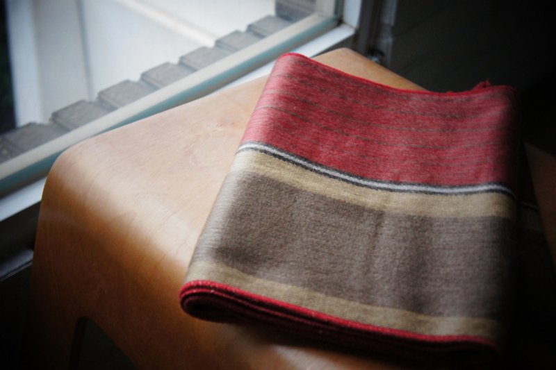 南美洲手工羊駝圍巾 紅與橄欖綠 - 圍巾/披肩 - 其他材質 多色