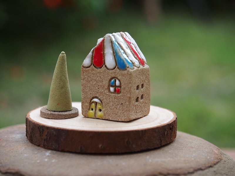 [Rainbow Village Rainbow Village] - super cute hand-made pottery rainbow cabin / with wooden base + aromatherapy / 3 1 Group - ของวางตกแต่ง - วัสดุอื่นๆ 