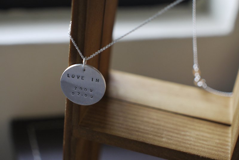 Knockout-925 Sterling Silver-Customized Letter & Number Necklace-22mm Round - สร้อยคอ - โลหะ ขาว