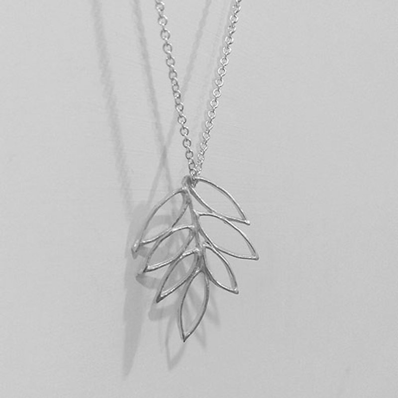 Jiyue. Leaf hollow sterling silver necklace - สร้อยคอ - โลหะ สีเทา