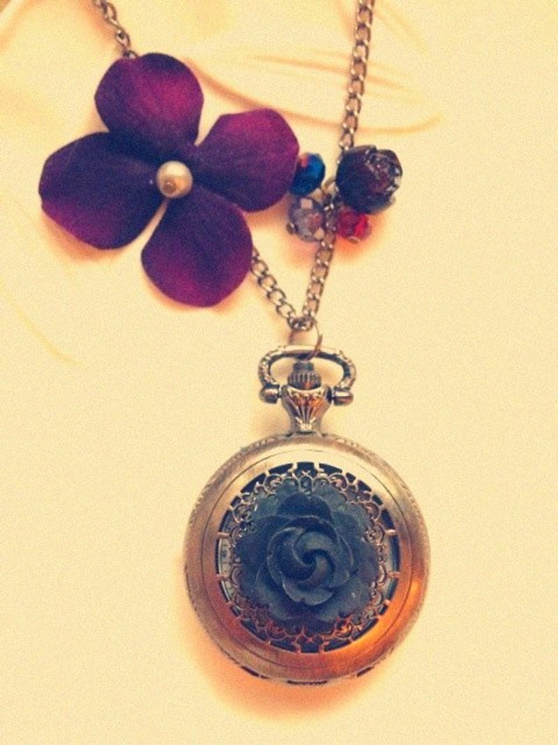 Temperament style purple petals silver pocket watch necklace black line - สร้อยคอ - วัสดุอื่นๆ 