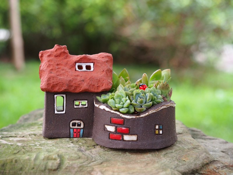 [Garden Cottage hand-made pottery lamp Garden] - super-cute little house and garden (L) / rock Black / Ceramic House / be ordered - ตกแต่งต้นไม้ - วัสดุอื่นๆ สีดำ