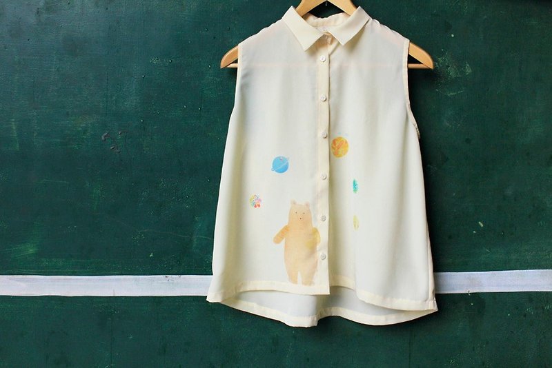 Hand made illustration picture book beige white sleeveless shirt - do not eat meat big bear and blue planet girl - page1 - Women's Shirts - Other Materials Yellow
