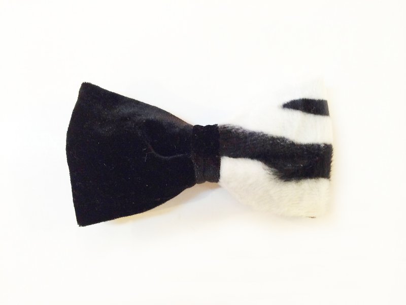 Zebra velvet bow tie Bowtie - เนคไท/ที่หนีบเนคไท - วัสดุอื่นๆ สีดำ