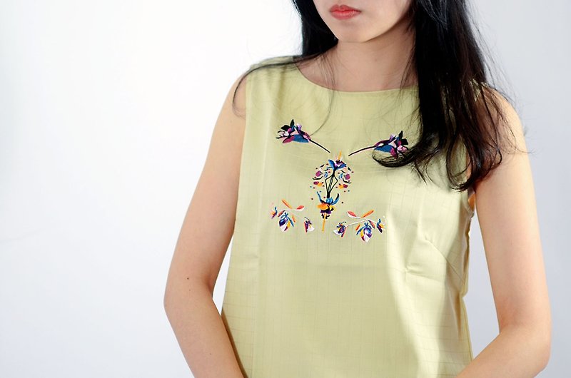 Embroidered vest sleeveless gift box handmade - Women's T-Shirts - Cotton & Hemp Yellow