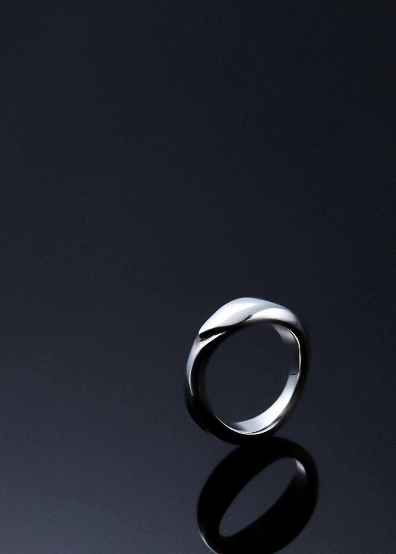 Essence Ring S Type | classic collection 素面簡約本質戒指 S - 戒指 - 純銀 銀色