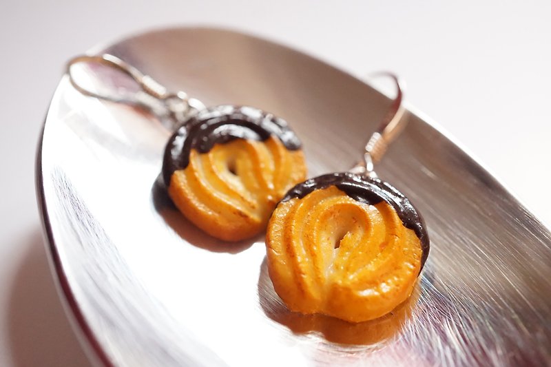 *Playful Design* Vanilla Ring Cookie with Chocolate Sauce Drop Earrings - Earrings & Clip-ons - Clay 