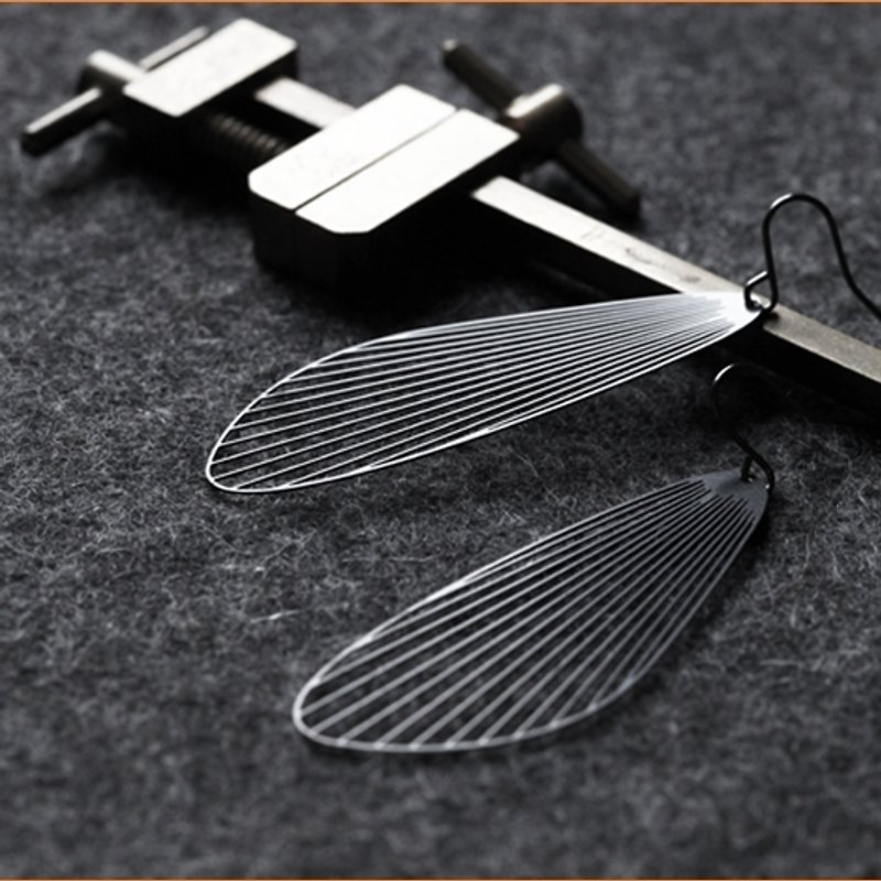黑扇耳環 Black Fan Earrings - 耳環/耳夾 - 其他金屬 