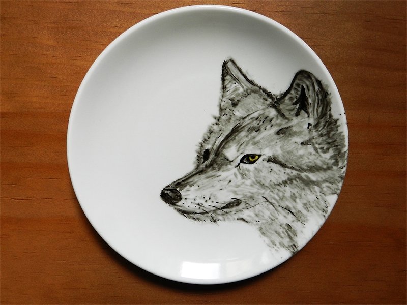 Forest Friends Series Wolf Wolf Porcelain Plate 18cm Dessert Plate - จานและถาด - วัสดุอื่นๆ สีดำ