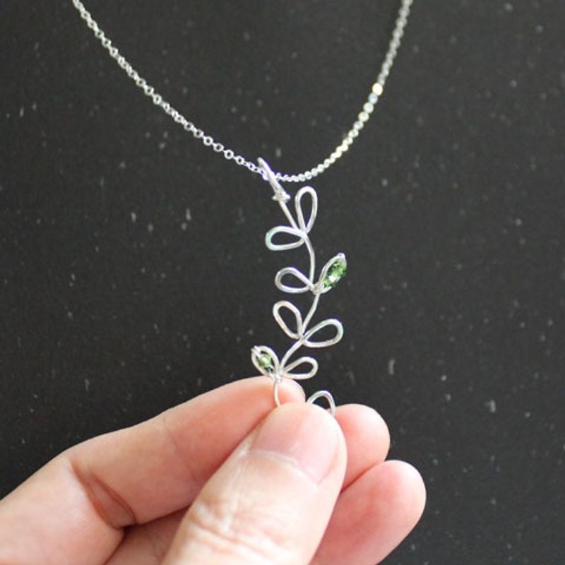 Leaves Sterling Silver Necklace with Crystal beads - Necklaces - Other Metals Green